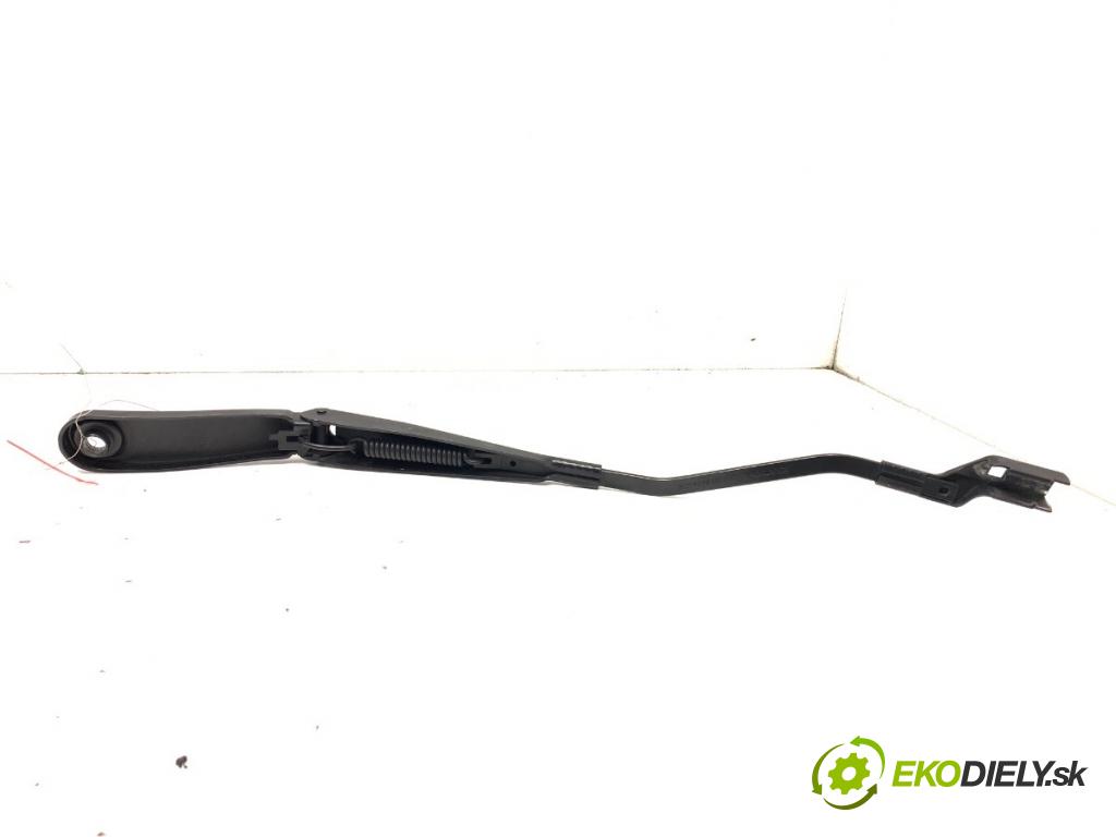 VOLVO V40 liftback 2013 110 kW T3 GTDi 1596 ramena stěrače levý přední část 31276059