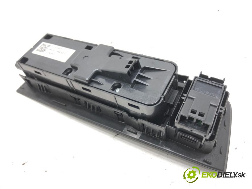 VOLVO V40 liftback 2013 110 kW T3 GTDi 1596 Prepínač okien 31334567 (Prepínacie páčky pod volantom)