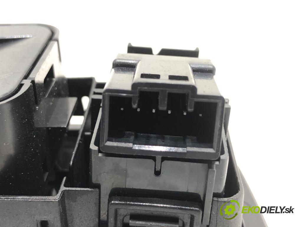 VOLVO V40 liftback 2013 110 kW T3 GTDi 1596 Prepínač okien 31334567 (Prepínacie páčky pod volantom)