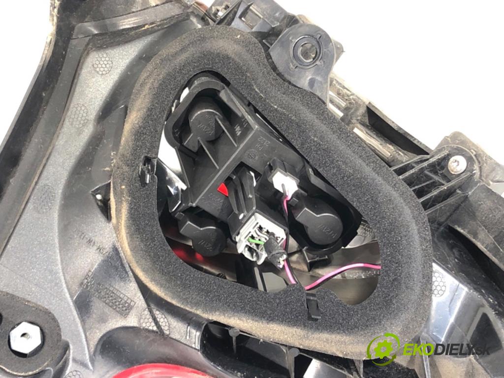 VOLVO V40 liftback 2013 110 kW T3 GTDi 1596 Svetlo pravy zad 31395479