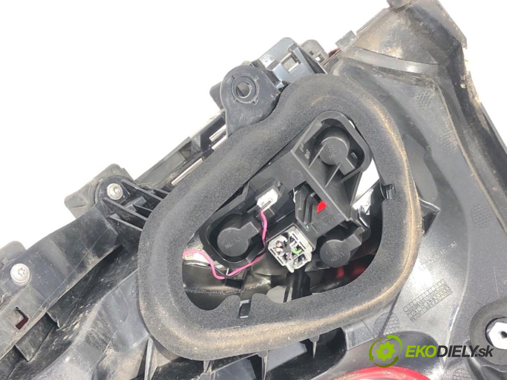 VOLVO V40 liftback 2013 110 kW T3 GTDi 1596 světlo levý zadní část 31395478