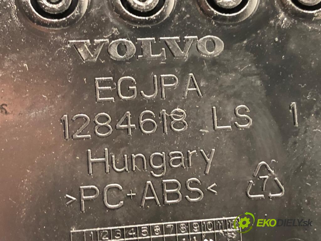 VOLVO V40 liftback 2013 110 kW T3 GTDi 1596 mří topení přední část střední 31307021