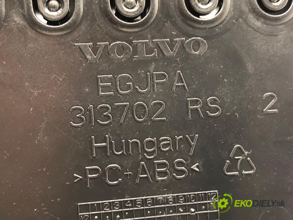 VOLVO V40 liftback 2013 110 kW T3 GTDi 1596 mří topení přední část střední 31307021