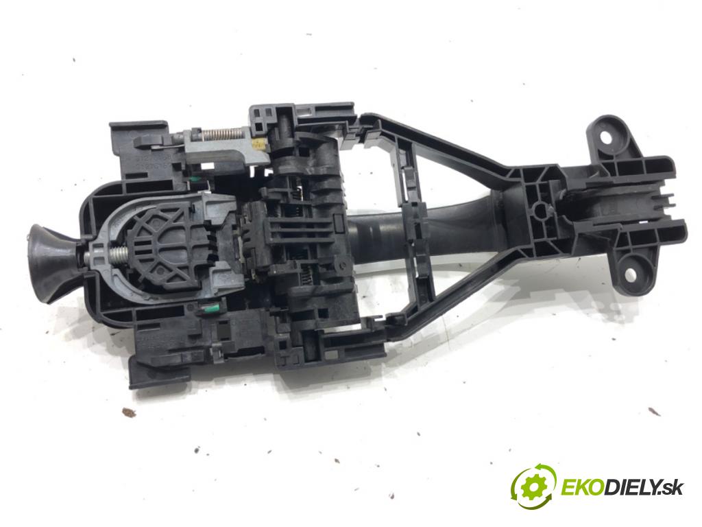 VOLVO V40 liftback 2013 110 kW T3 GTDi 1596 klika vnejší levý zadní část