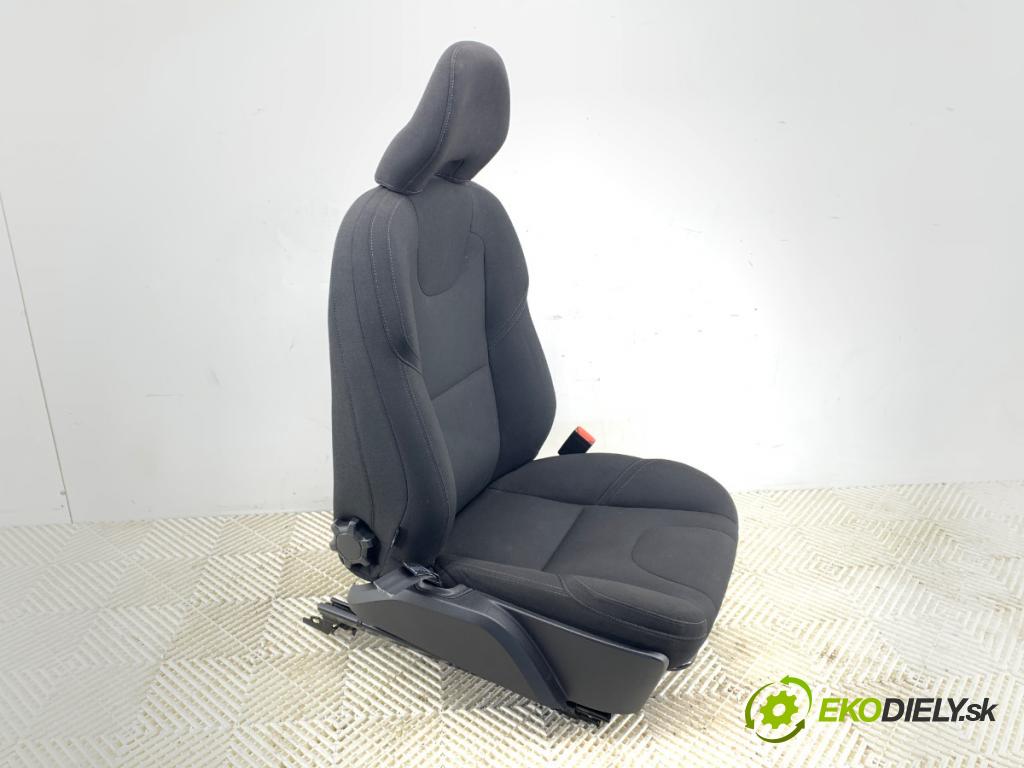 VOLVO V40 liftback 2013 110 kW T3 GTDi 1596 Sedadlo pravy predný