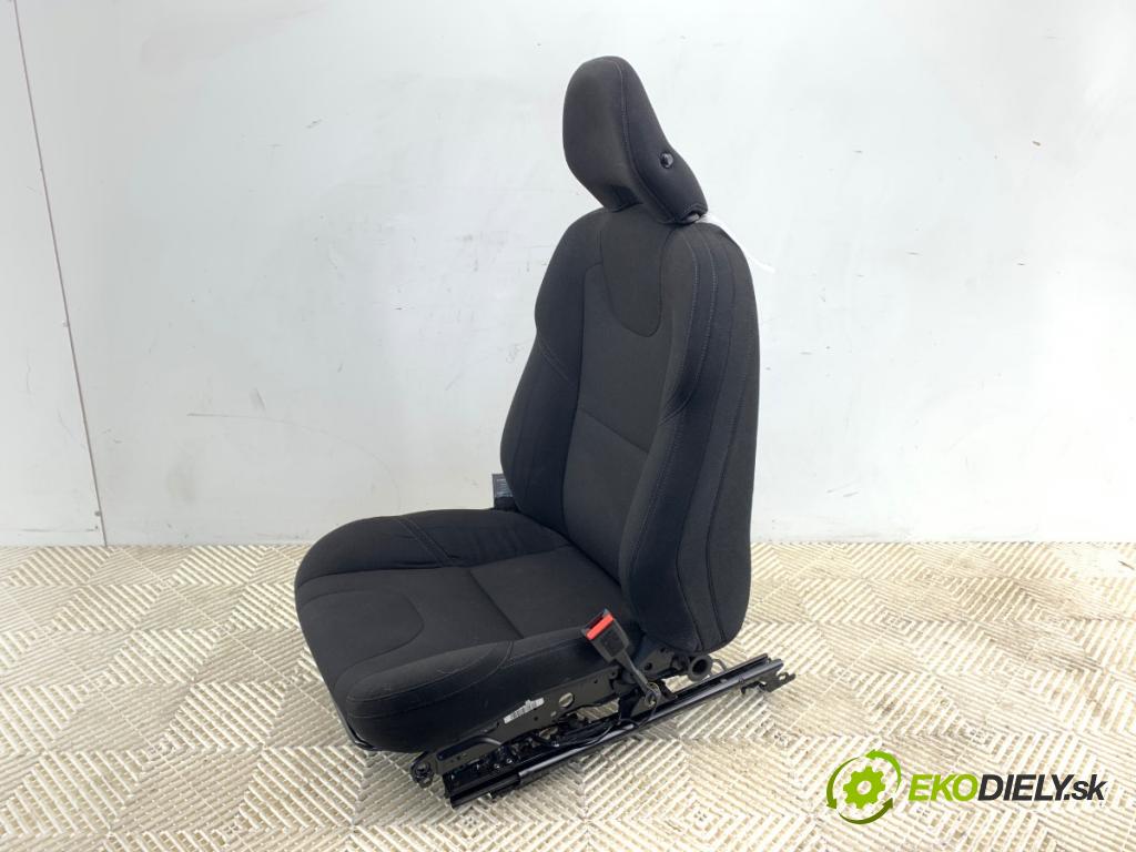 VOLVO V40 liftback 2013 110 kW T3 GTDi 1596 Sedadlo pravy predný
