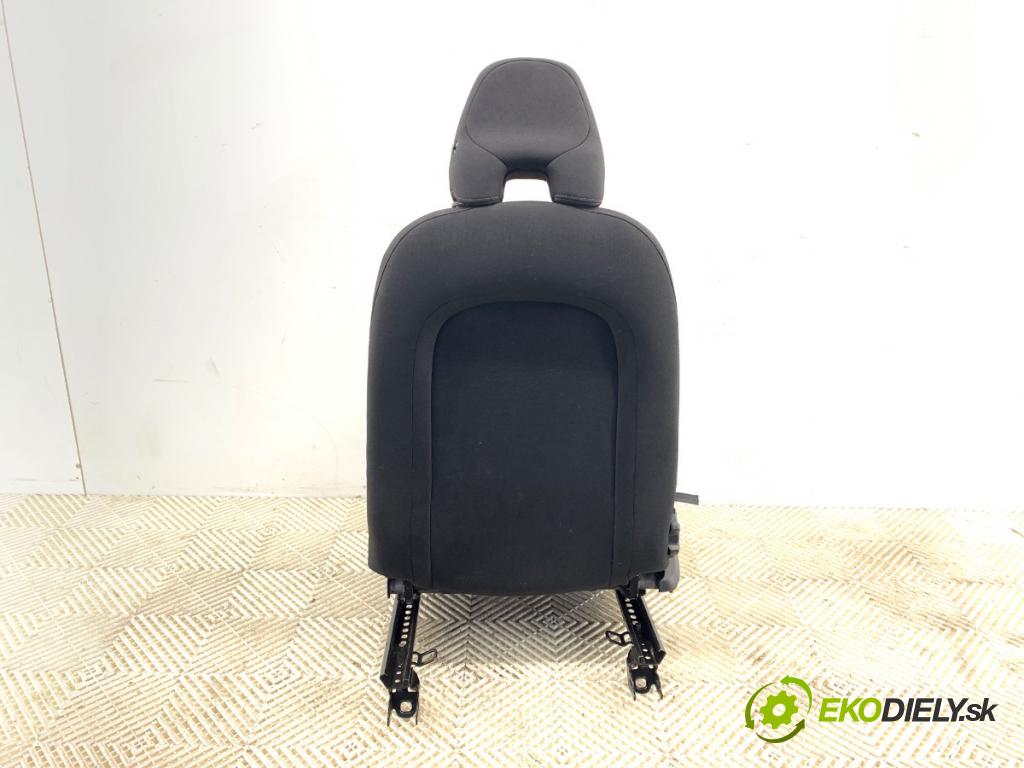 VOLVO V40 liftback 2013 110 kW T3 GTDi 1596 Sedadlo pravy predný