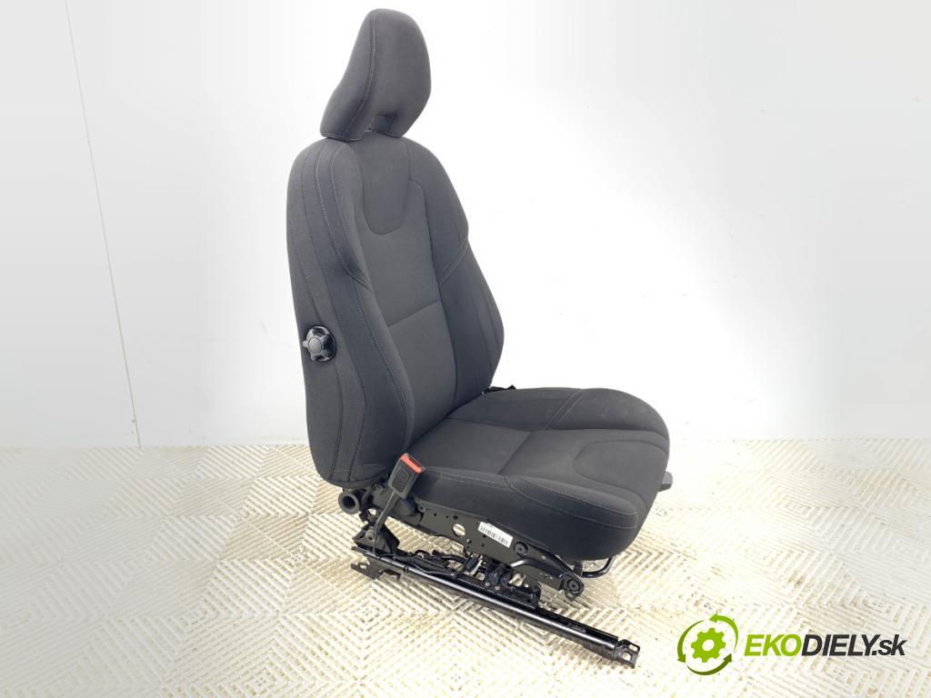 VOLVO V40 liftback 2013 110 kW T3 GTDi 1596 Sedadlo ľavy predný