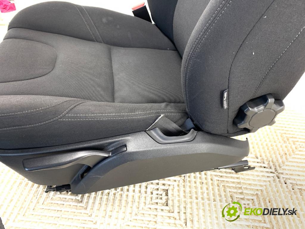 VOLVO V40 liftback 2013 110 kW T3 GTDi 1596 Sedadlo ľavy predný