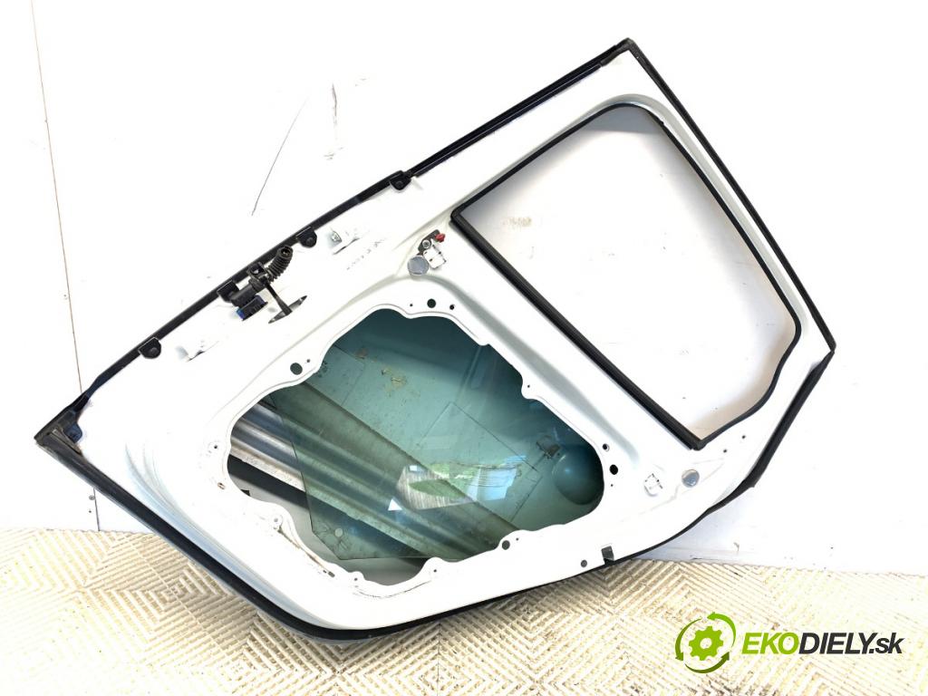 VOLVO V40 liftback 2013 110 kW T3 GTDi 1596 dveře pravý zadní část
