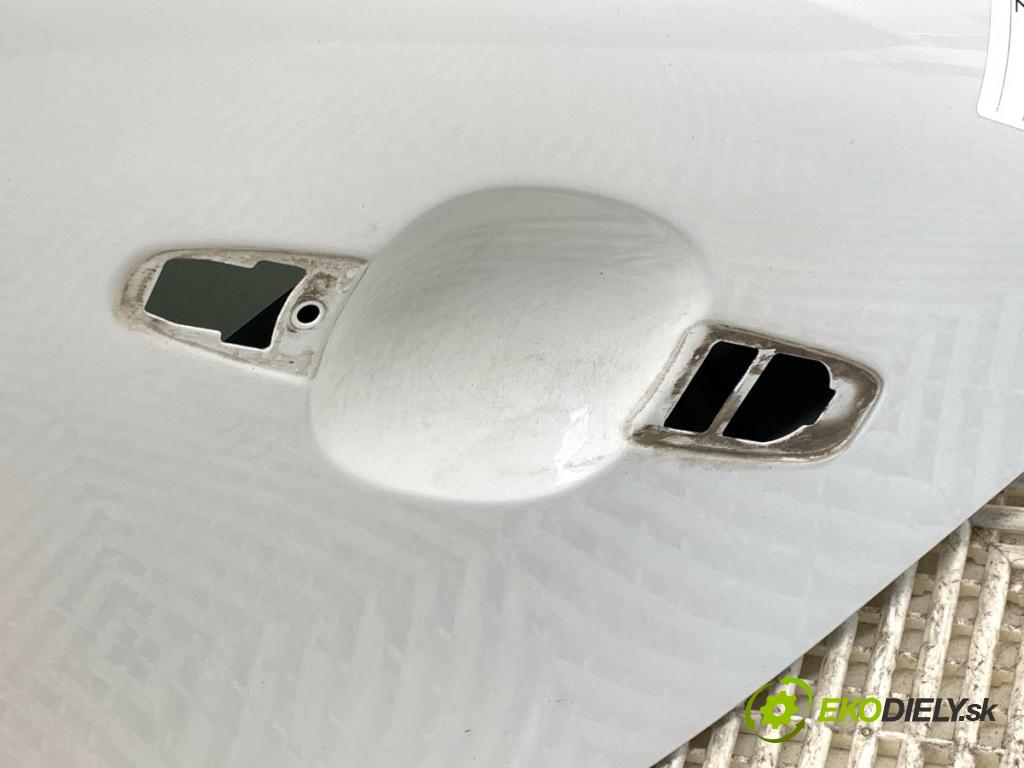 VOLVO V40 liftback 2013 110 kW T3 GTDi 1596 dveře levý zadní část
