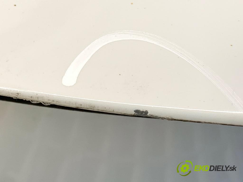 VOLVO V40 liftback 2013 110 kW T3 GTDi 1596 dveře levý zadní část