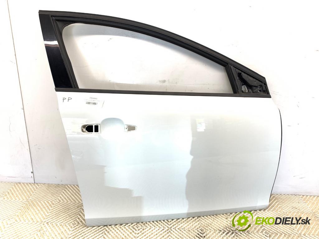 VOLVO V40 liftback 2013 110 kW T3 GTDi 1596 dveře pravý přední část 