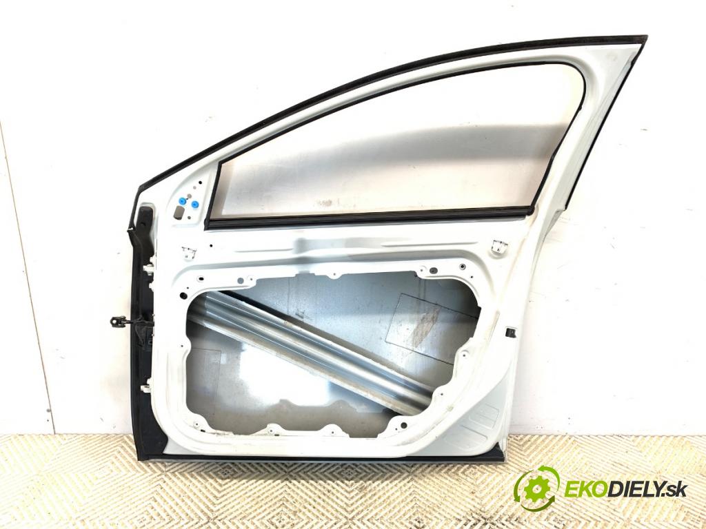 VOLVO V40 liftback 2013 110 kW T3 GTDi 1596 dveře pravý přední část