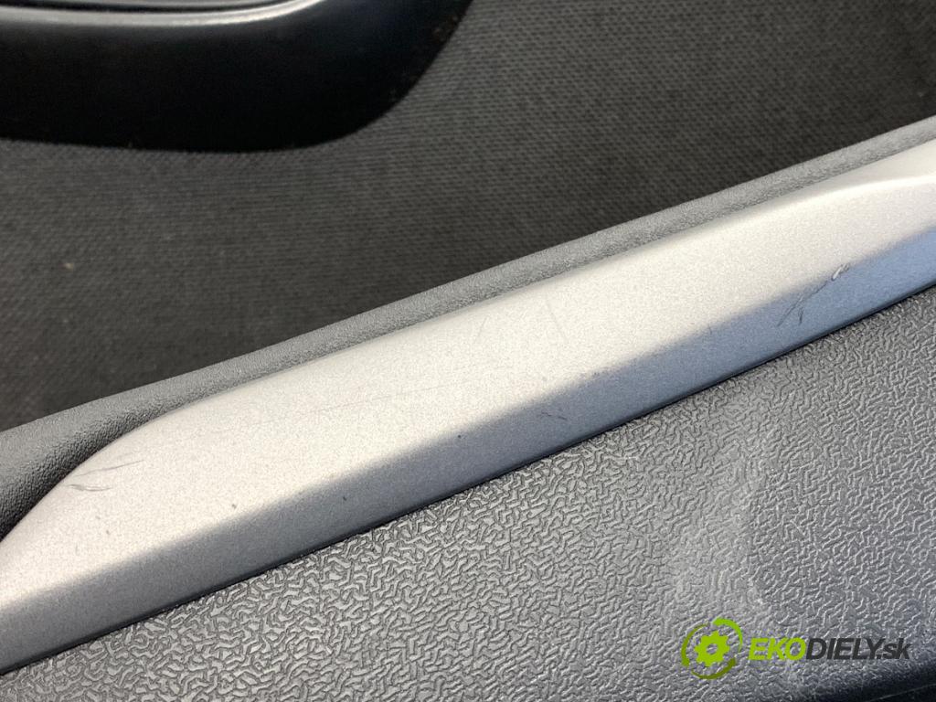 VOLVO V40 liftback 2013 110 kW T3 GTDi 1596 ča dveře levý přední část