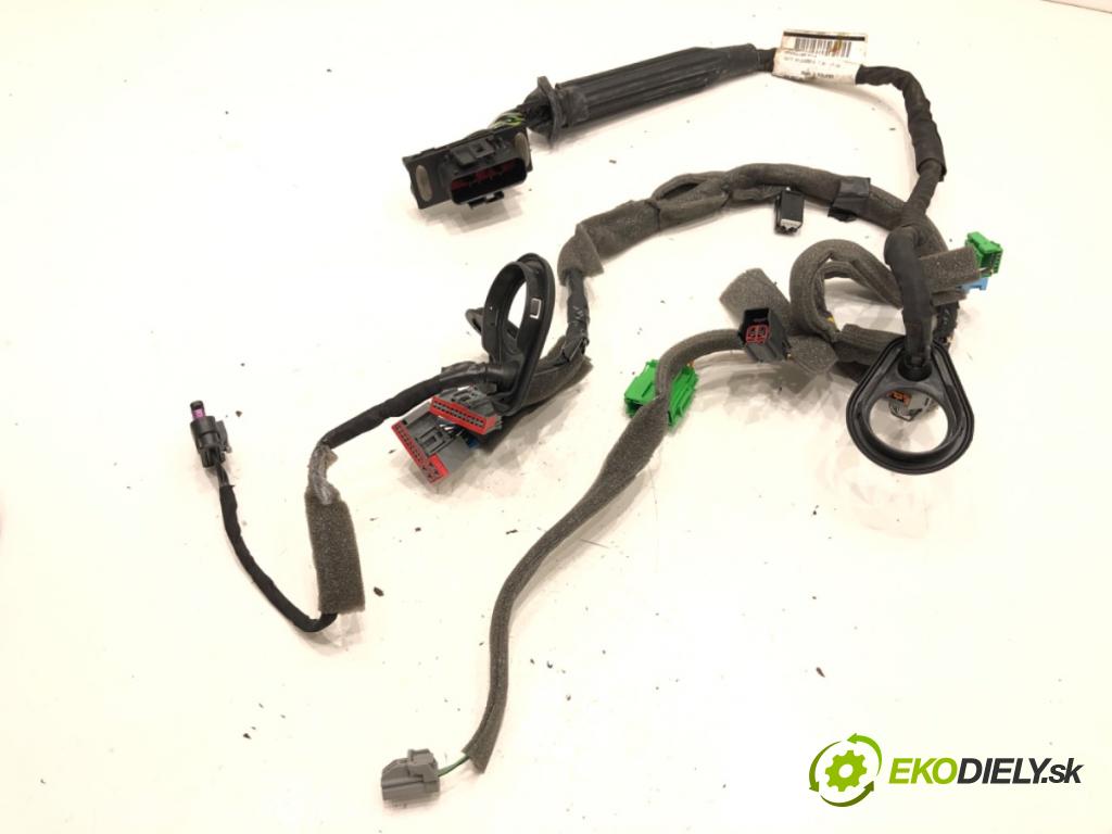 VOLVO V40 liftback 2013 110 kW T3 GTDi 1596 káblovačka dveře přední část levý 31334092