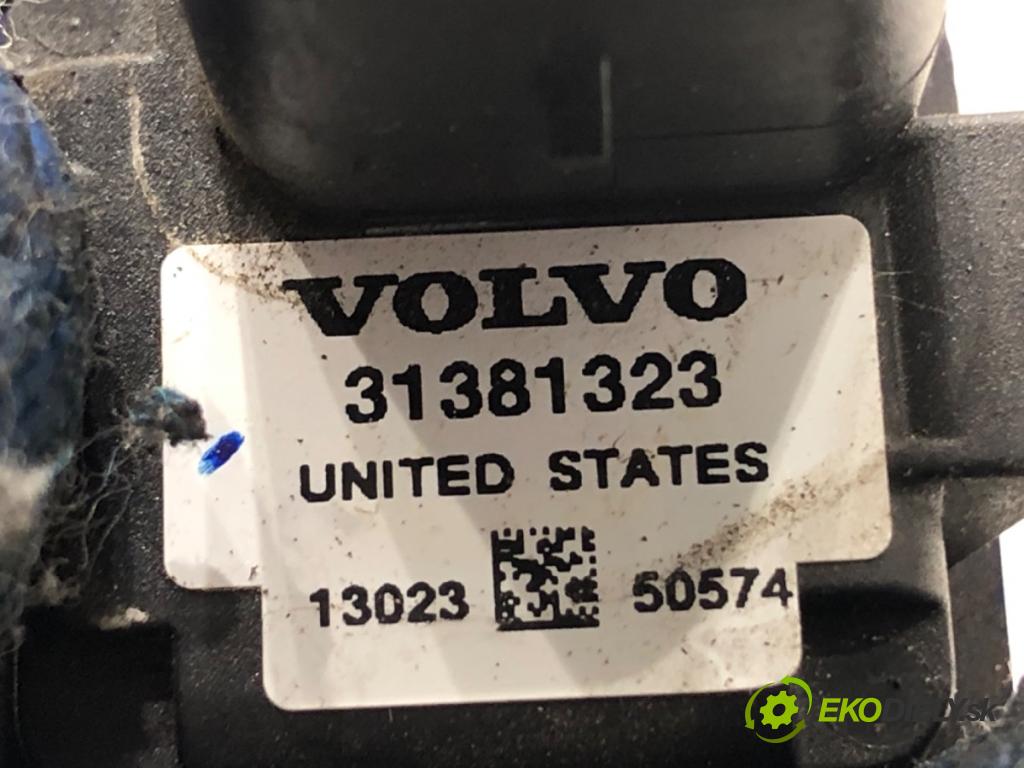 VOLVO V40 liftback 2013 110 kW T3 GTDi 1596 KAMERA ZPĚT: 31381323