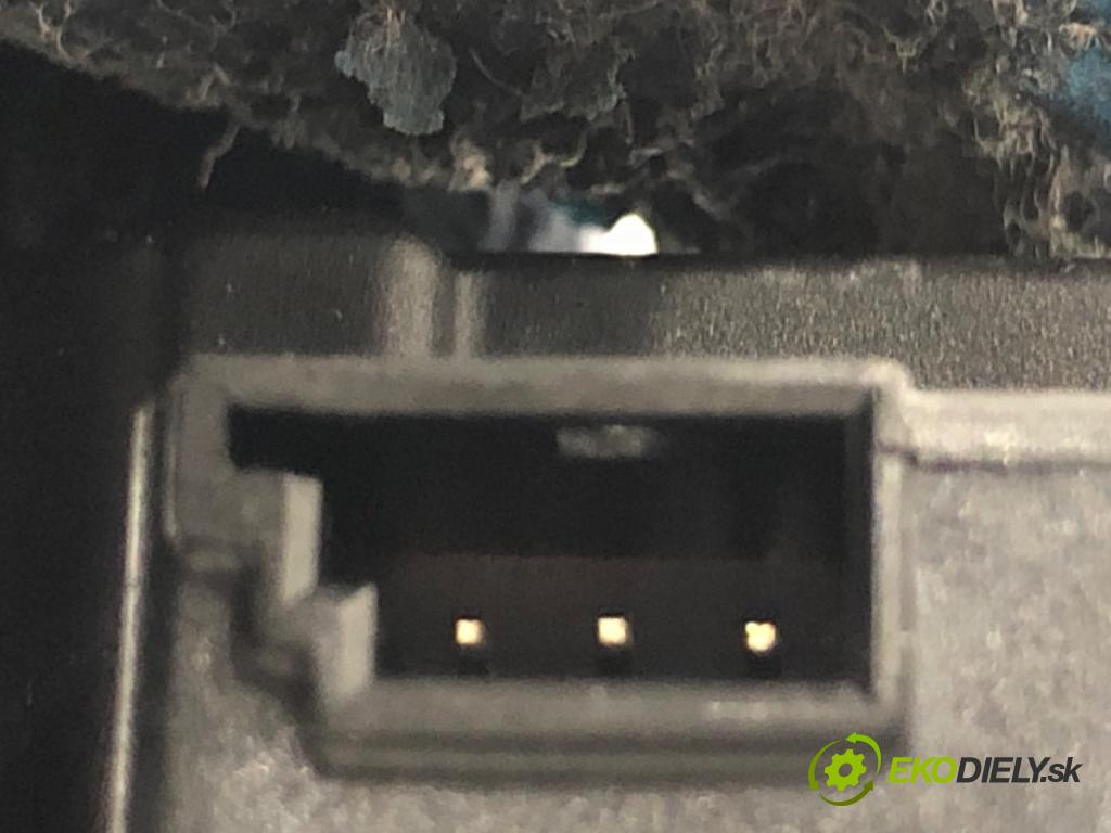 VOLVO V40 liftback 2013 110 kW T3 GTDi 1596 motor topení 4N5H-19E616-BA