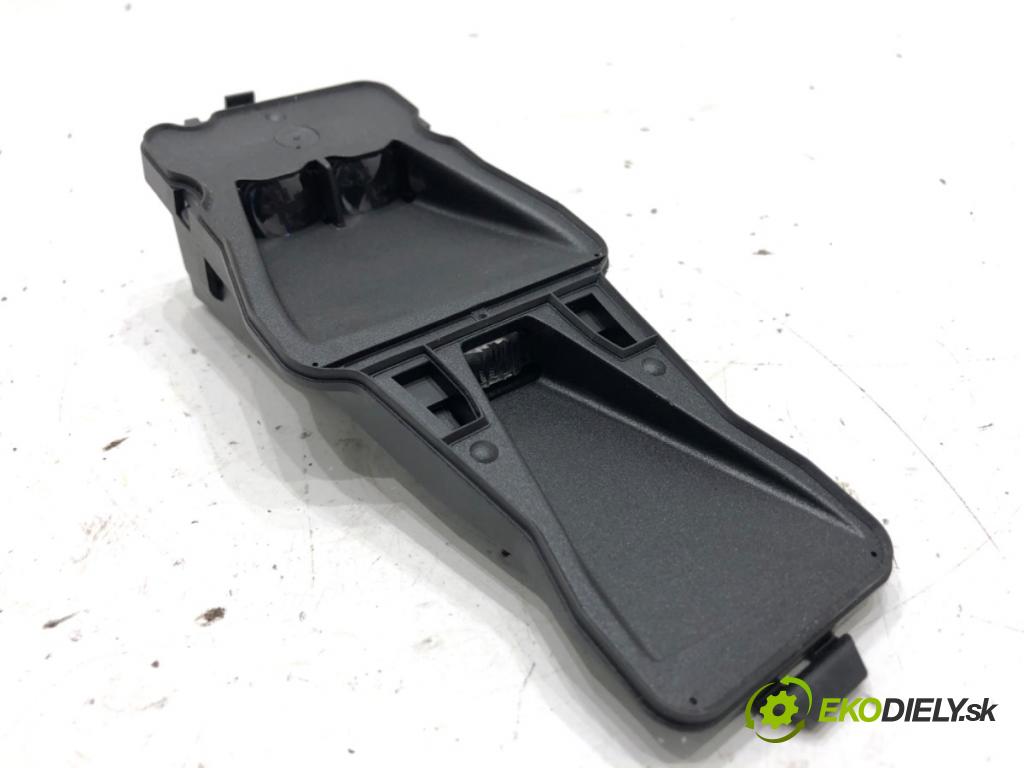 VOLVO V40 liftback 2013 110 kW T3 GTDi 1596 KAMERA okna PŘEDNÍ 31360888