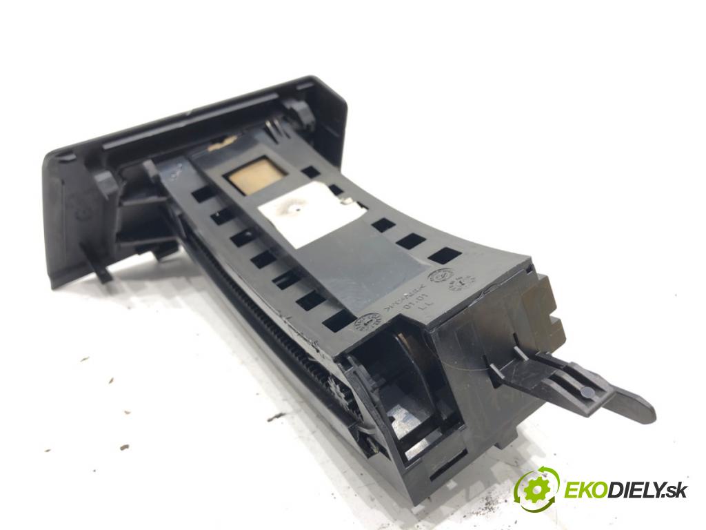 BMW E83 SUV 2005 110 kW 2.0 d 1995 Držiak na nápoje 3418358 (Držiak (úchyt) na nápoje)