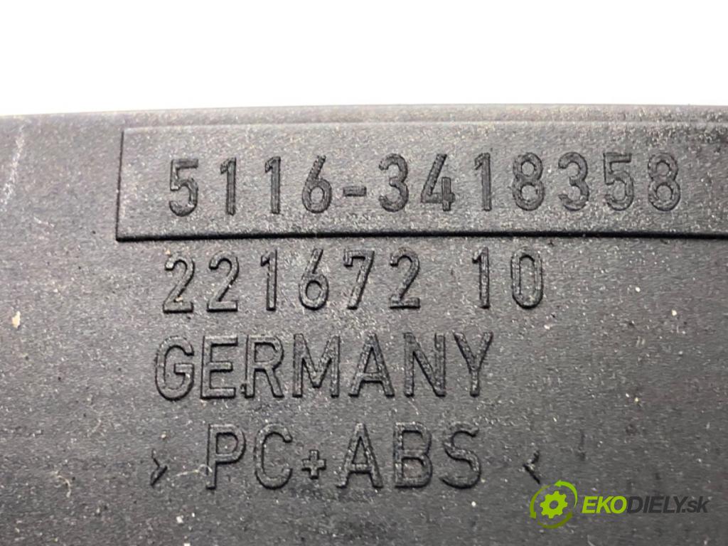 BMW E83 SUV 2005 110 kW 2.0 d 1995 Držiak na nápoje 3418358 (Držiak (úchyt) na nápoje)