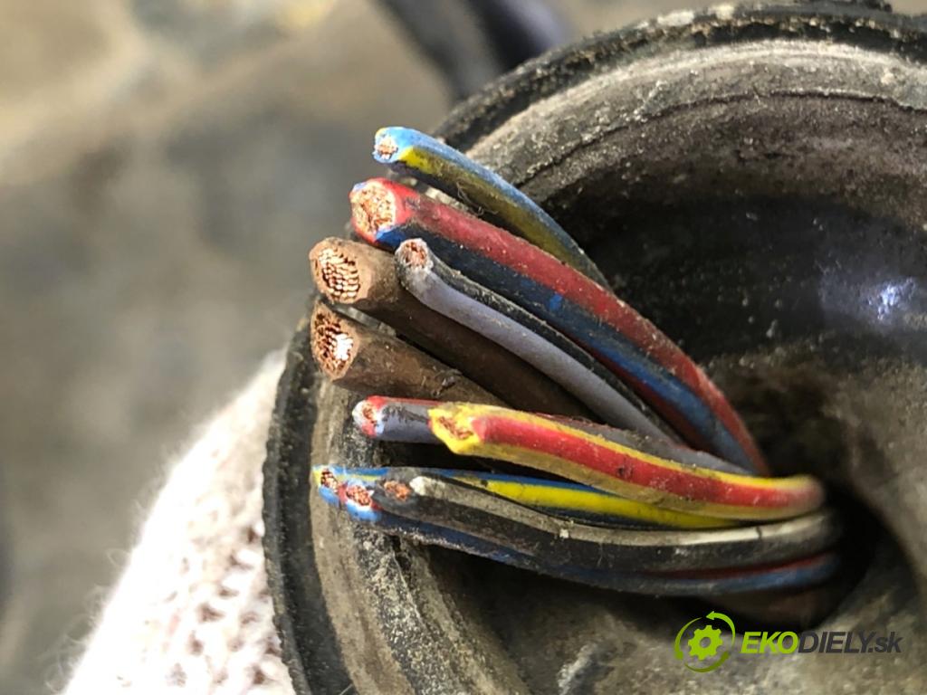 BMW E83 SUV 2005 110 kW 2.0 d 1995 Hák tažné zařízení  (Tažné zařízení)