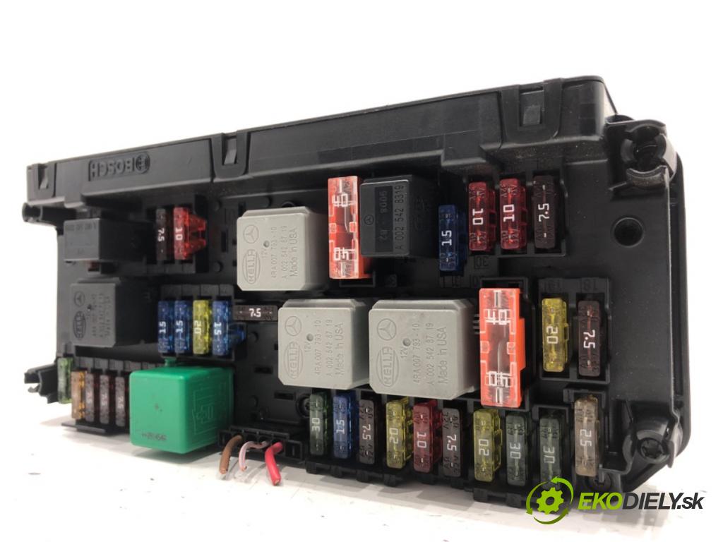 MERCEDES-BENZ X204 SUV 2009 125 kW 220 CDI 4-matic (204.984, 204.997) 2143 skříňka poistková A2049000800 (Pojistková skříňka)