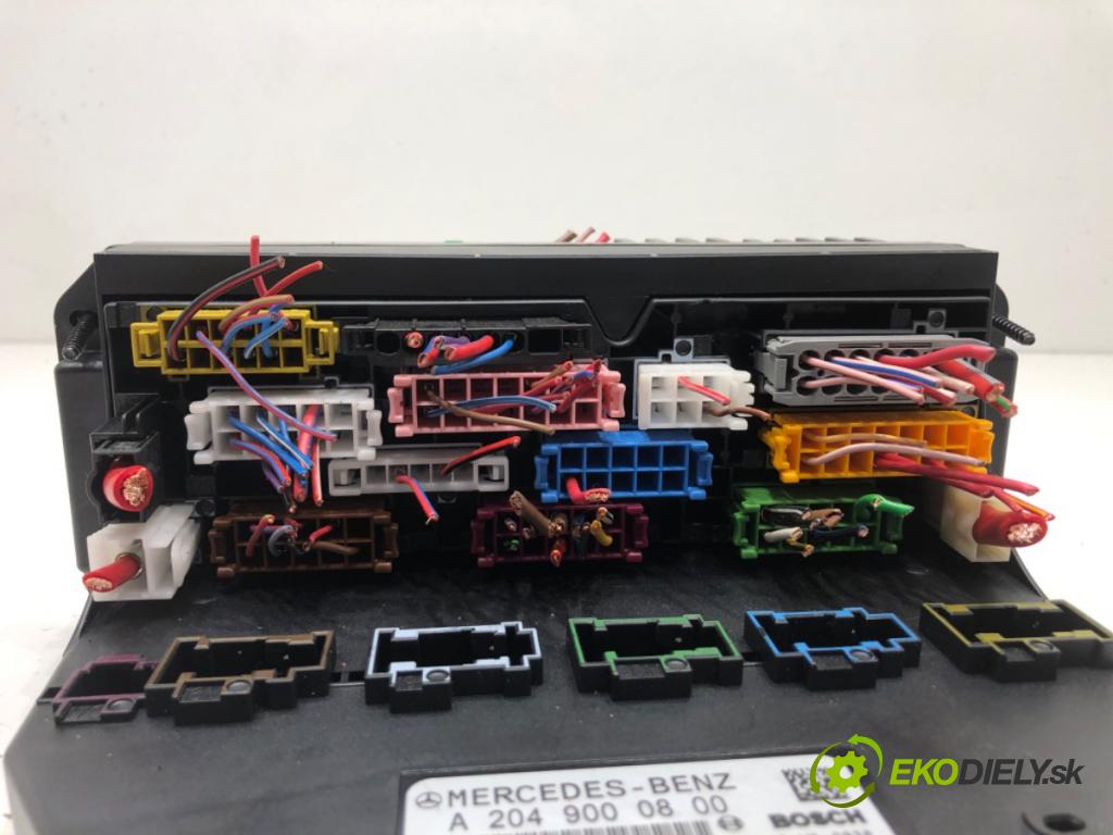MERCEDES-BENZ X204 SUV 2009 125 kW 220 CDI 4-matic (204.984, 204.997) 2143 skříňka poistková A2049000800 (Pojistková skříňka)
