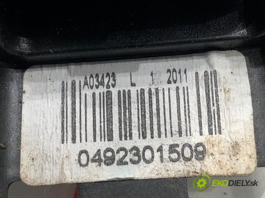 PEUGEOT 508 SW I Kombi 2011 103 kW 2.0 HDi 1997 zámok dveře pravý přední část 851921