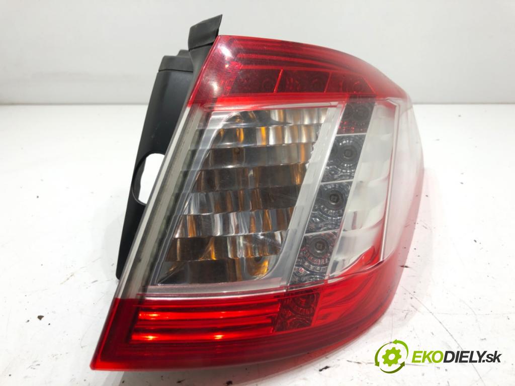 PEUGEOT 508 SW I Kombi 2011 103 kW 2.0 HDi 1997 světlo pravý zadní část 9686779680