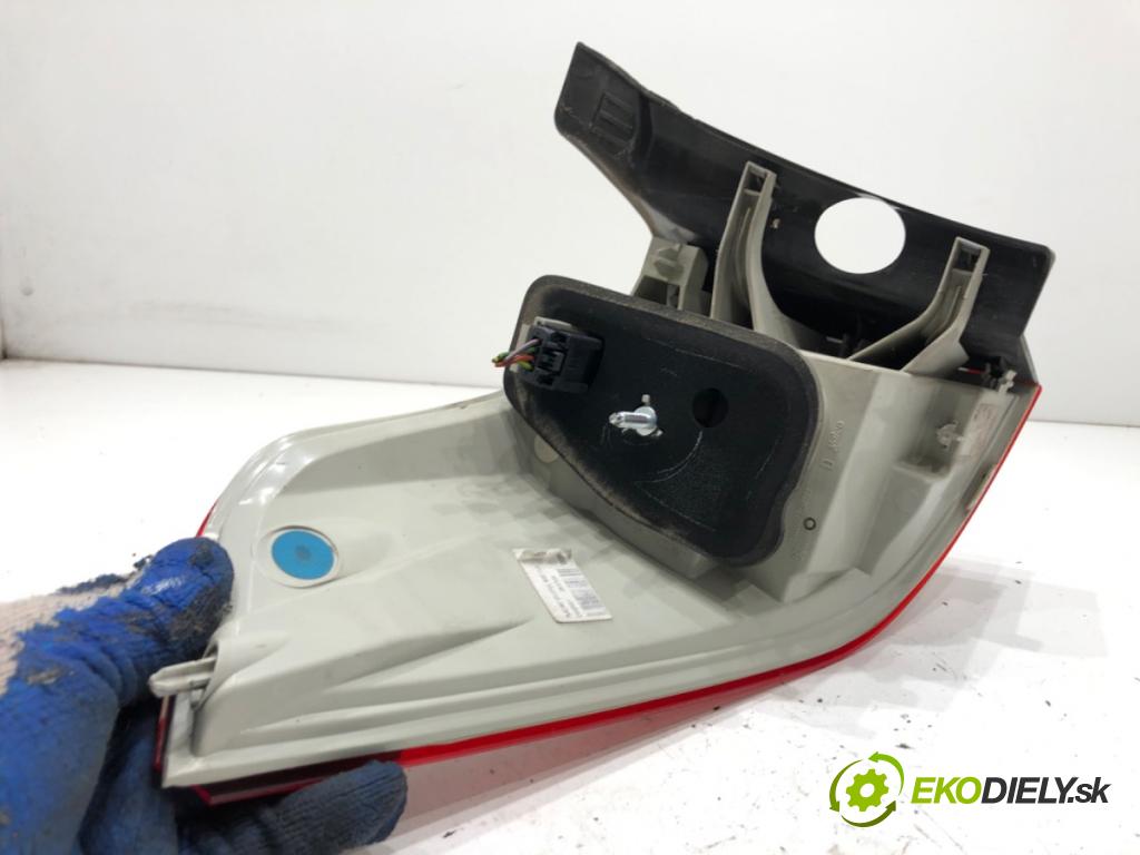 PEUGEOT 508 SW I Kombi 2011 103 kW 2.0 HDi 1997 světlo pravý zadní část 9686779680