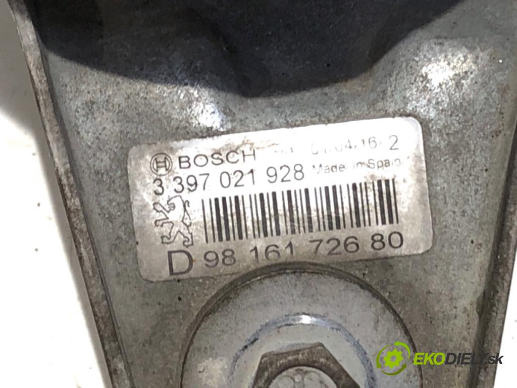 PEUGEOT 508 SW I Kombi 2011 103 kW 2.0 HDi 1997 mechanismus stěračů pravý přední část 9816172680