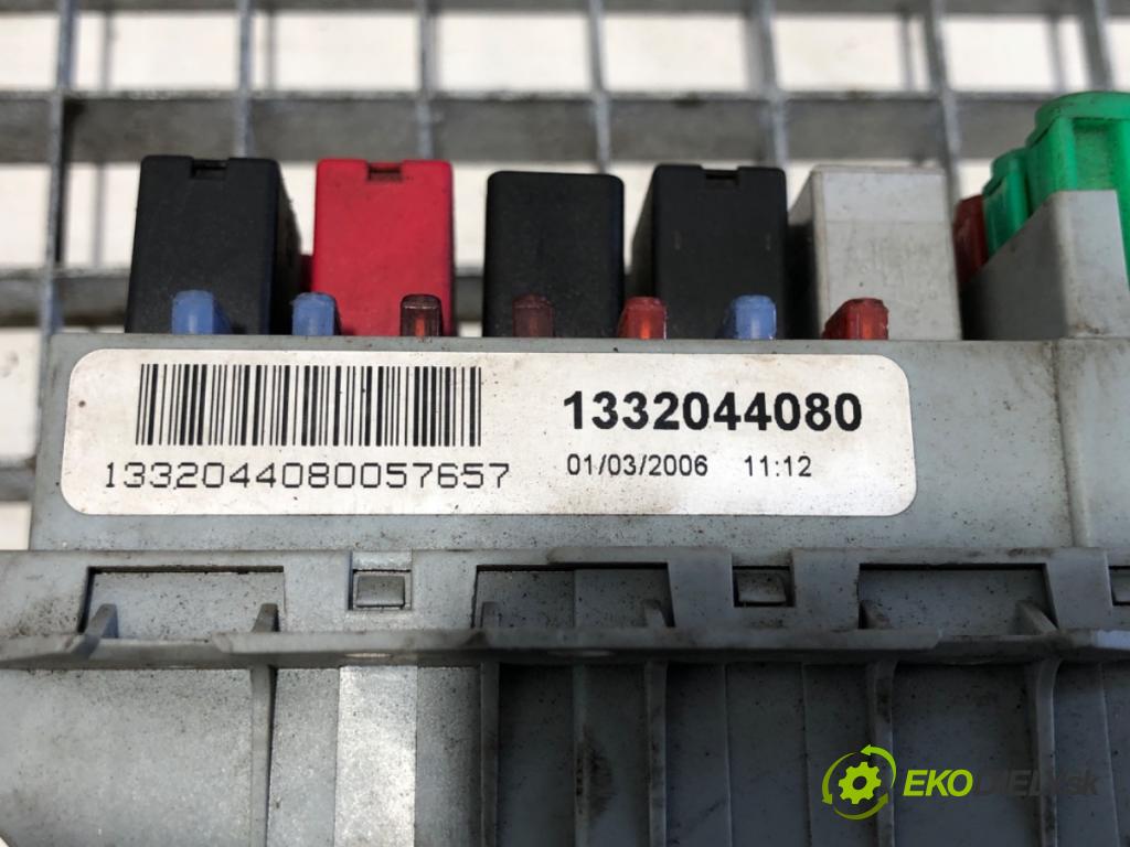 PEUGEOT BOXER I Autobus 2002 62 kW 2.0 HDi 1997 skříňka poistková 1332044080 (Pojistková skříňka)