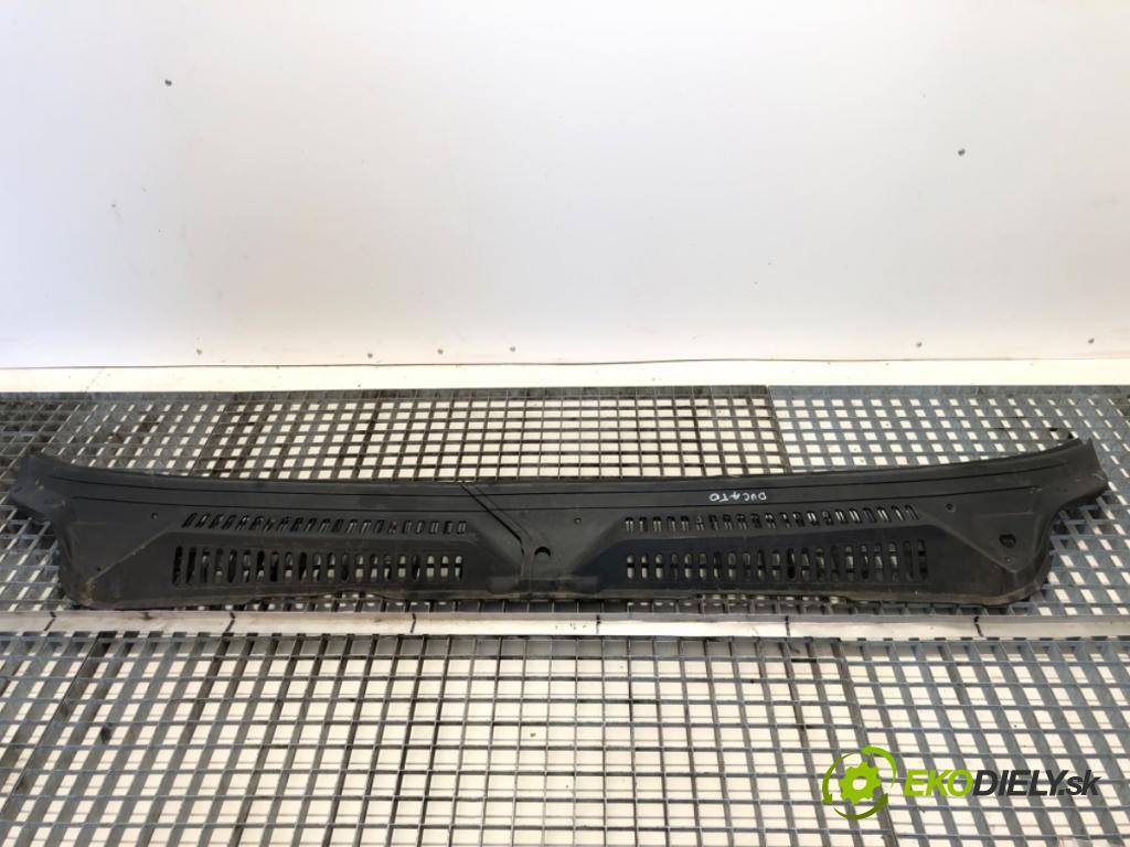 FIAT DUCATO II Autobus 2006 94 kW 2.8 JTD 2798 Torpédo, plast pod čelné okno 1330637080 (Torpédo (plast pod čelným sklom))