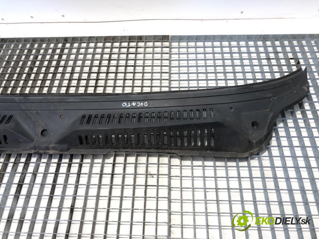 FIAT DUCATO II Autobus 2006 94 kW 2.8 JTD 2798 Torpédo, plast pod čelné okno 1330637080 (Torpédo (plast pod čelným sklom))