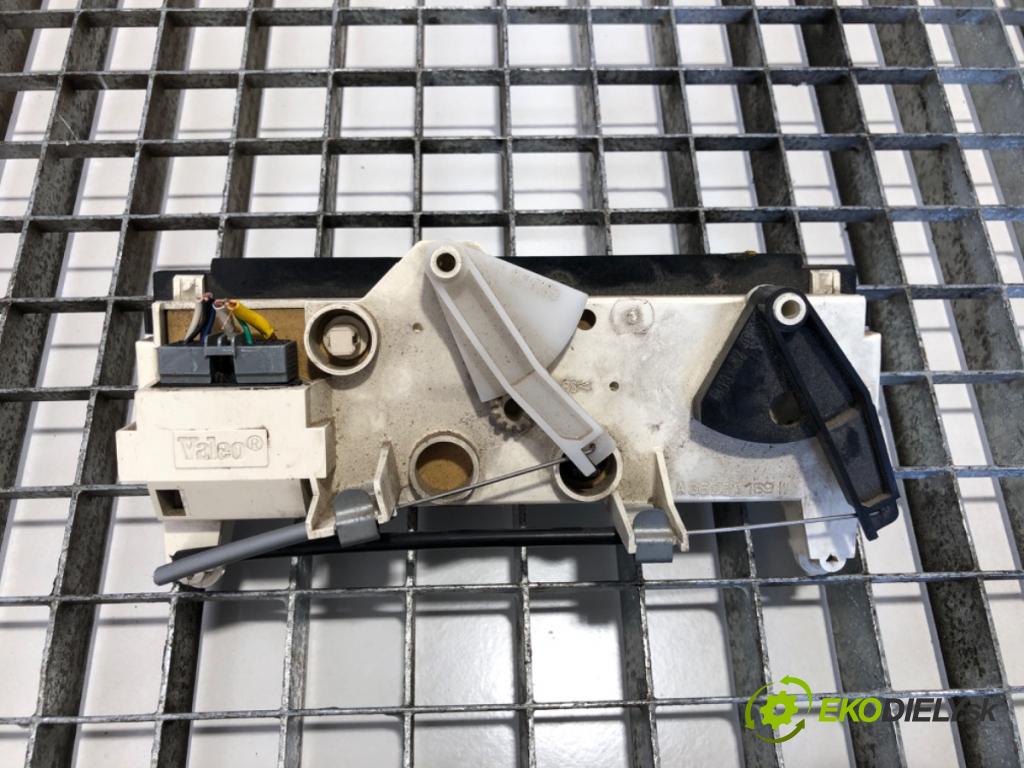 RENAULT MASTER II Autobus 2000 84 kW 2.8 dTI 2799 Panel ovládania kúrenia 133761F (Prepínacie páčky pod volantom)