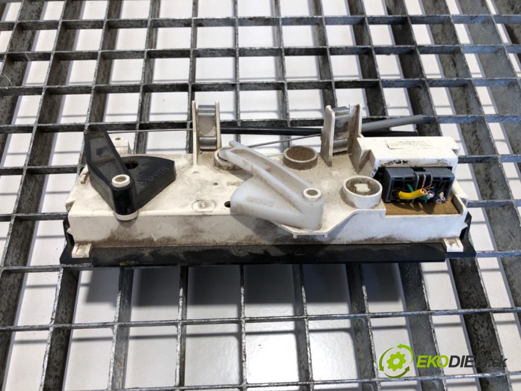 RENAULT MASTER II Autobus 2000 84 kW 2.8 dTI 2799 Panel ovládania kúrenia 133761F (Prepínacie páčky pod volantom)