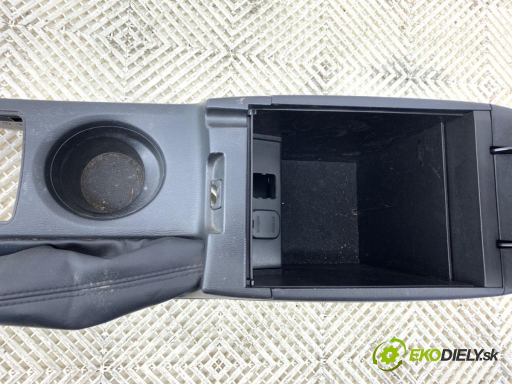 MAZDA CX-5 SUV 2012 118 kW 2.0 AWD (KEEAW) 1998 Tunel středový OPĚRADLO: KD45-64441