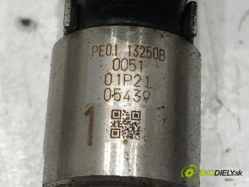 MAZDA CX-5 SUV 2012 118 kW 2.0 AWD (KEEAW) 1998 Lišta vstrekovacia PE0113250B (Vstrekovacia lišta)