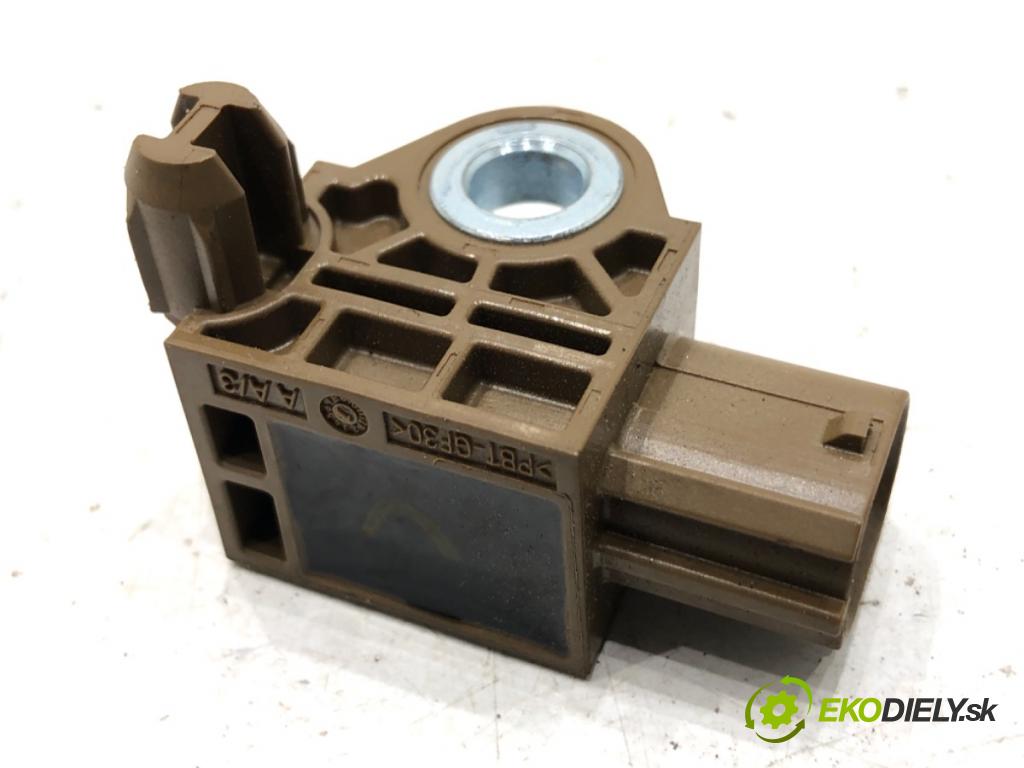 MAZDA CX-5 SUV 2012 118 kW 2.0 AWD (KEEAW) 1998 Snímač nárazu KD45-57KC0 (Snímač nárazu)