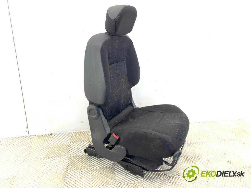 CITROEN BERLINGO II nadwozie wielkoprzestrzenne (MPV) 2011 66 kW 1.6 HDi 90 1560 sedadlo levý přední část