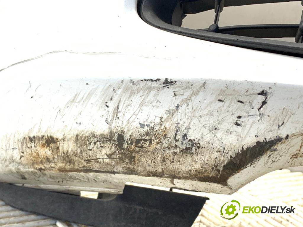 FORD FIESTA MK7 liftback 2012 51 kW 1.4 TDCi 1399 nárazník přední část  (Klika dveří ostatní)
