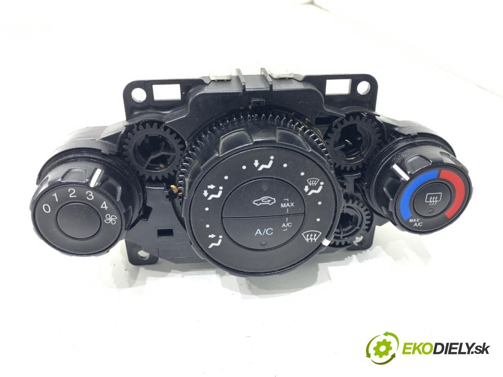 FORD FIESTA MK7 liftback 2012 51 kW 1.4 TDCi 1399 Panel ovládania kúrenia  (Prepínacie páčky pod volantom)