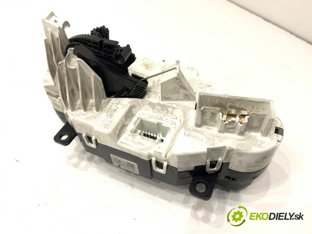 FORD FIESTA MK7 liftback 2012 51 kW 1.4 TDCi 1399 Panel ovládania kúrenia  (Prepínacie páčky pod volantom)