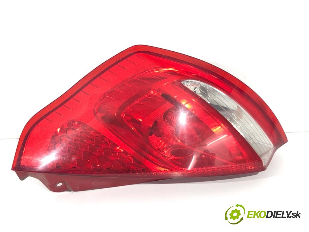 FORD FIESTA MK7 liftback 2012 51 kW 1.4 TDCi 1399 světlo pravý zadní část 8A61-13404-A