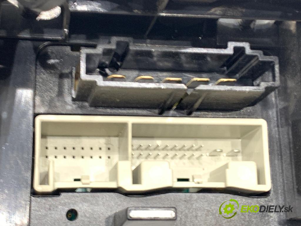 VW CADDY III Nadwozie pełne/minivan 2005 51 kW 2.0 SDI 1968 Panel ovládania kúrenia  (Prepínacie páčky pod volantom)