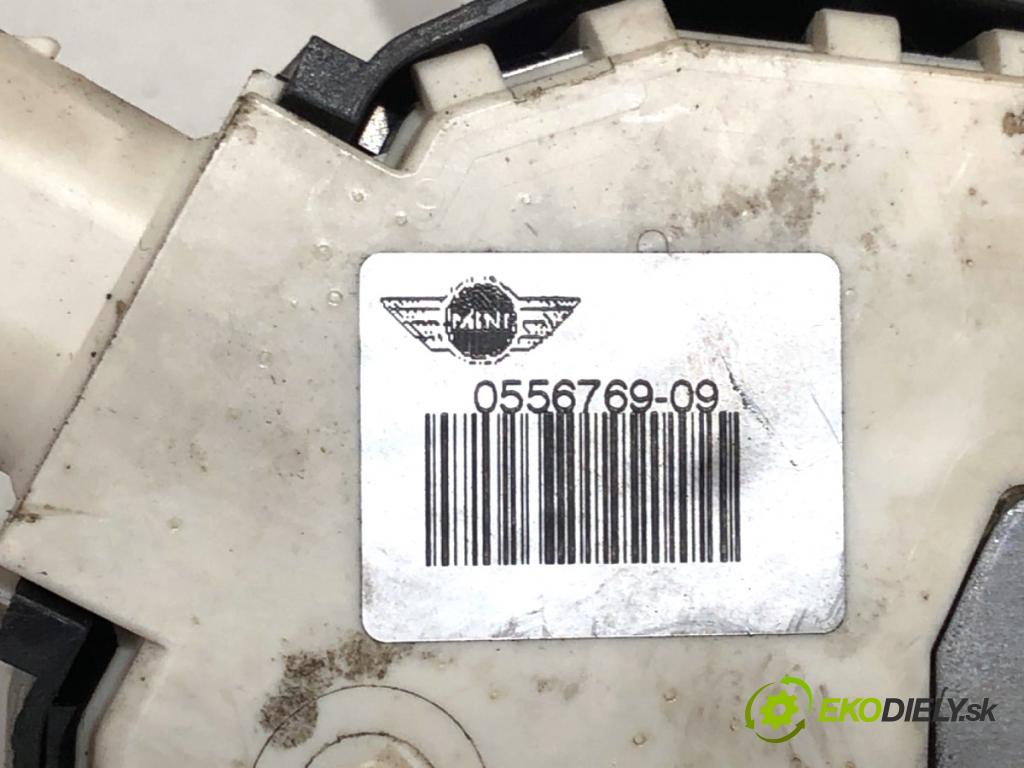 MINI R56 liftback 2008 80 kW Cooper D 1560 zámok dveře pravý přední část 0556769