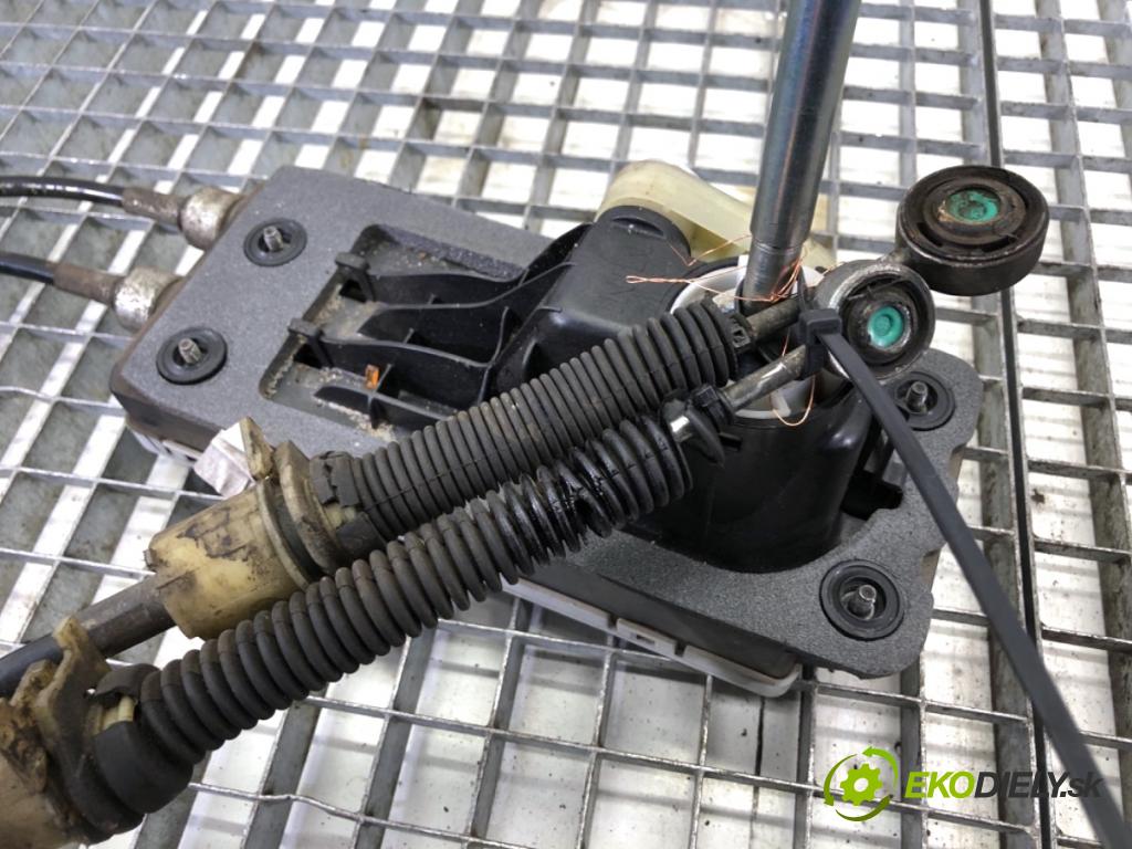 MINI R56 liftback 2008 80 kW Cooper D 1560 Kulisa  (Rýchlostná páka (kulisa))