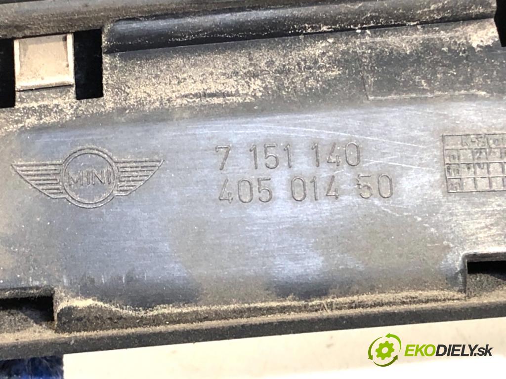 MINI R56 liftback 2008 80 kW Cooper D 1560 lišta dveří zadní část 7151140