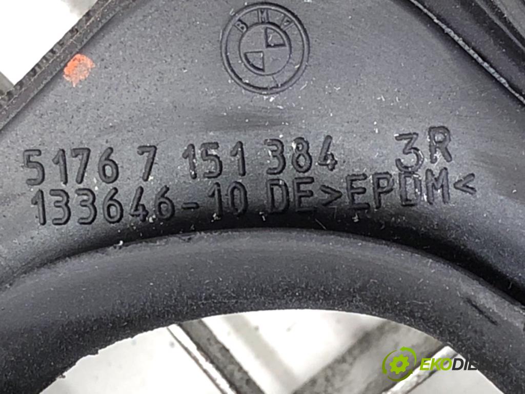 MINI R56 liftback 2008 80 kW Cooper D 1560 těsnění dveře přední část pravá 7151384